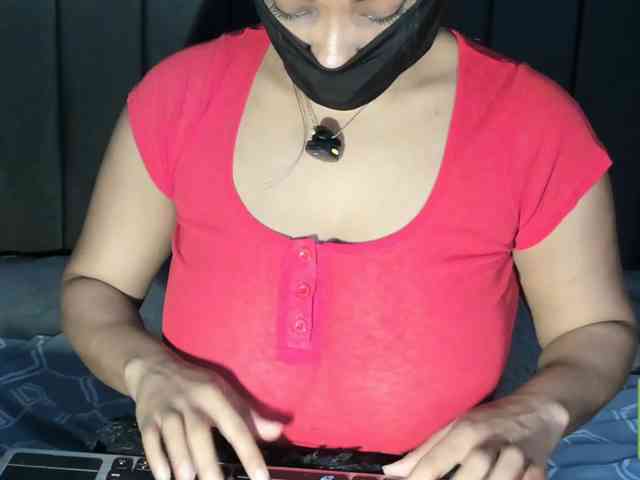 ESMERALDA_QAMAR webcam