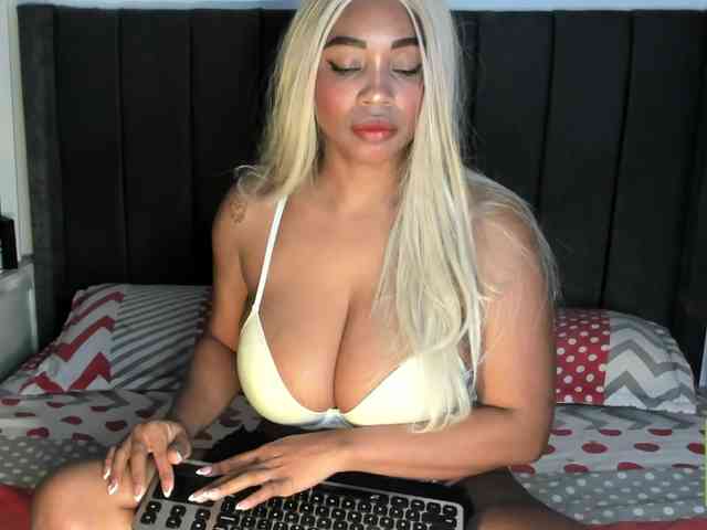 kylieboobs24 webcam