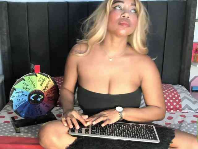 kylieboobs24 webcam