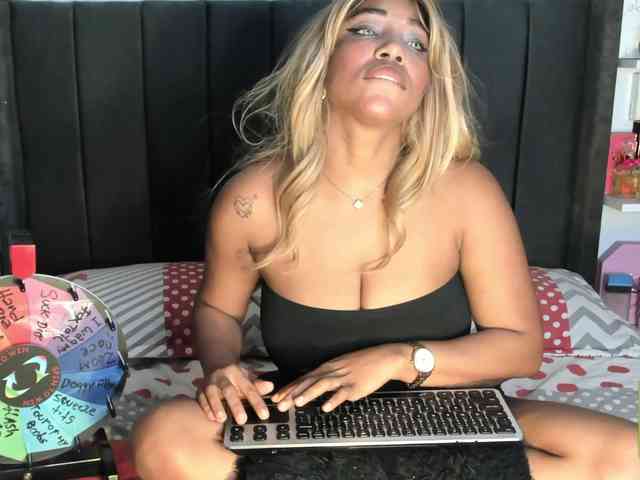 kylieboobs24 webcam