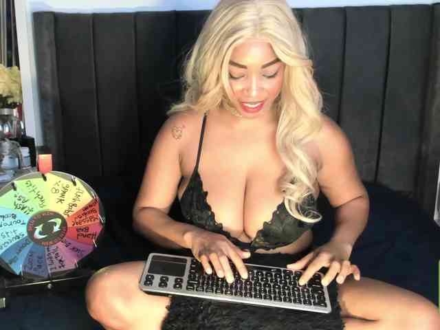 kylieboobs24 webcam