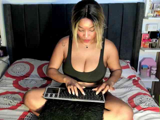 kylieboobs24 webcam