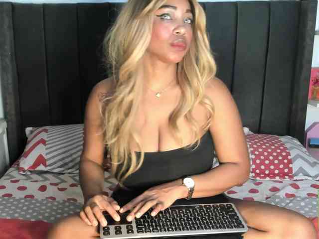 kylieboobs24 webcam