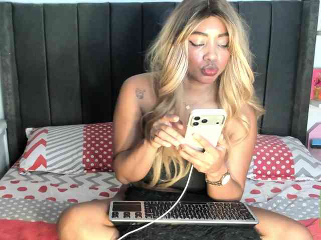 kylieboobs24 webcam