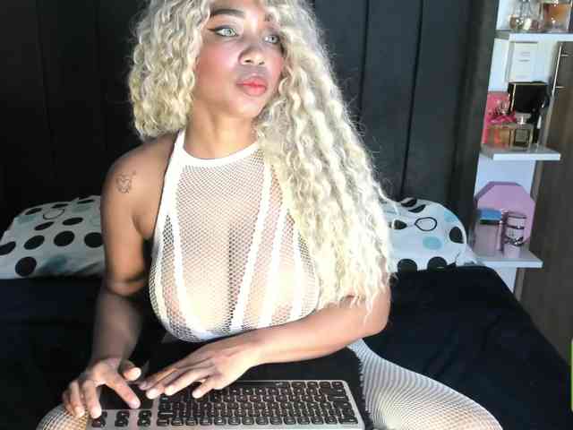 kylieboobs24 webcam
