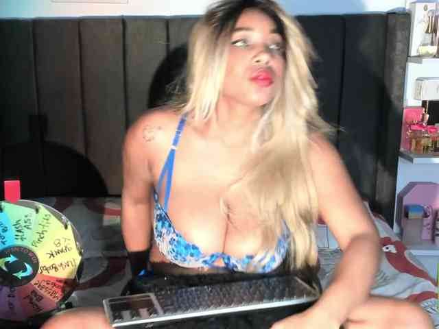 kylieboobs24 webcam