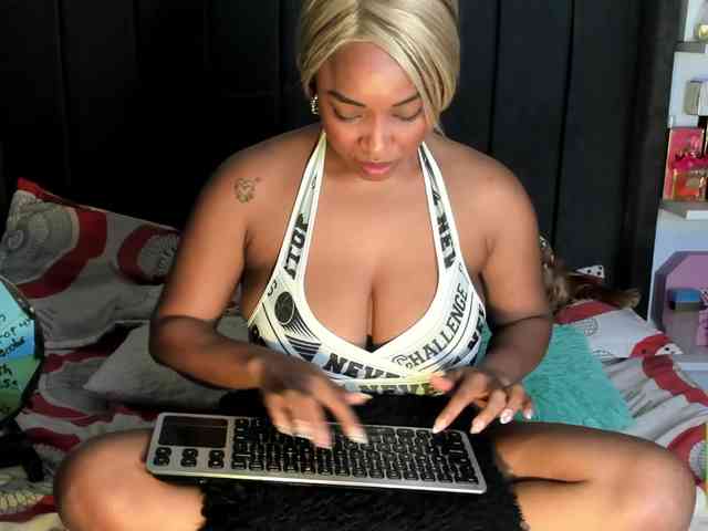 kylieboobs24 webcam