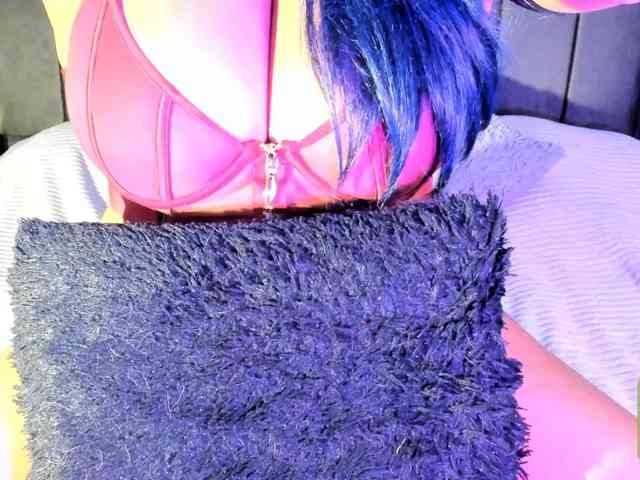 kylieboobs24