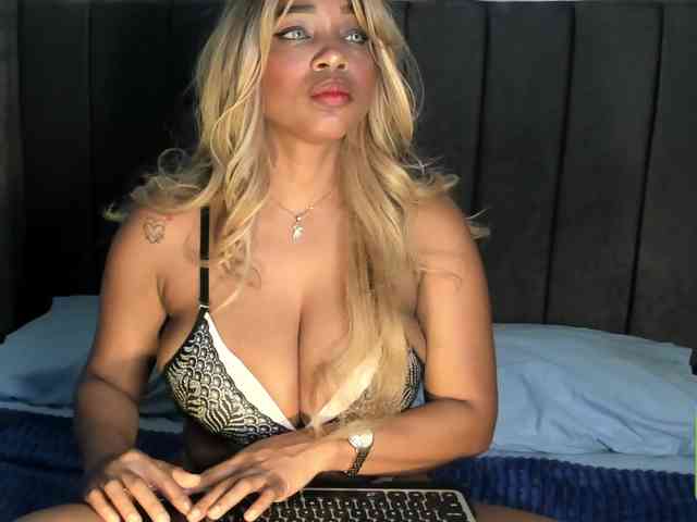 kylieboobs24 webcam
