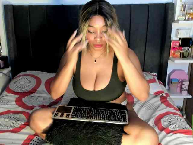 kylieboobs24
