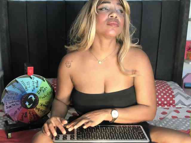 kylieboobs24 webcam