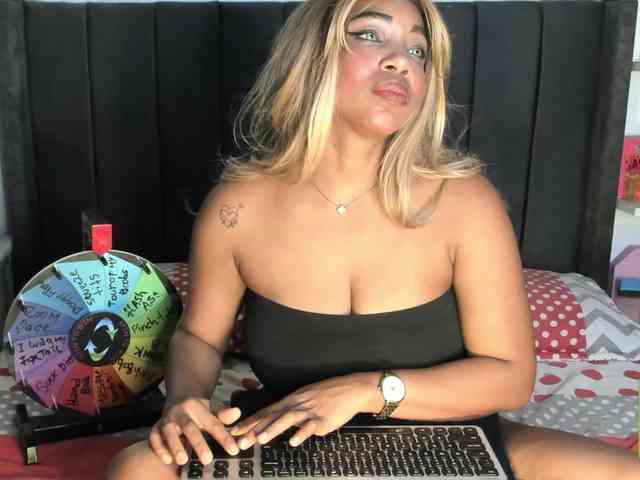 kylieboobs24 webcam