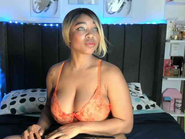 kylieboobs24 webcam