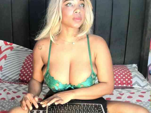 kylieboobs24 webcam
