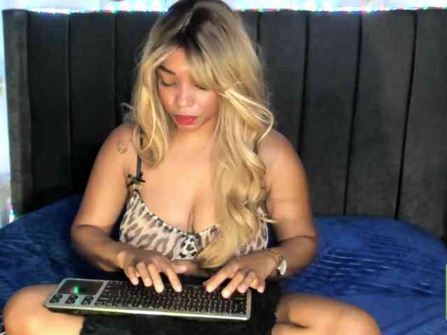 kylieboobs24 webcam