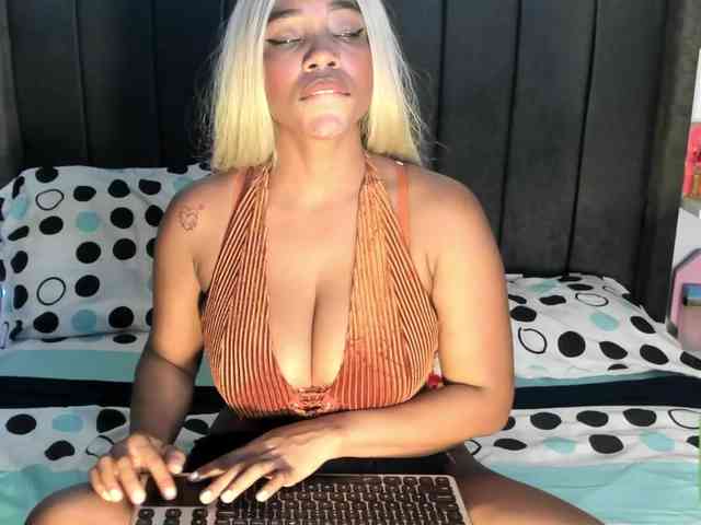 kylieboobs24 webcam