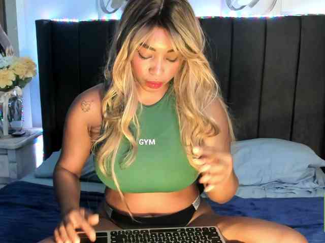 kylieboobs24