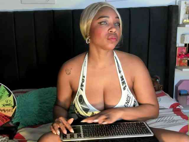 kylieboobs24 webcam