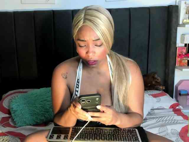 kylieboobs24 webcam