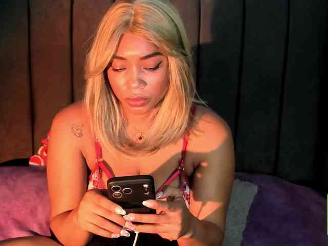 kylieboobs24 webcam