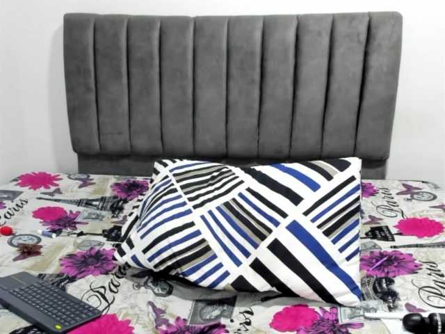 CristinaPiccone live cam on BongaCams