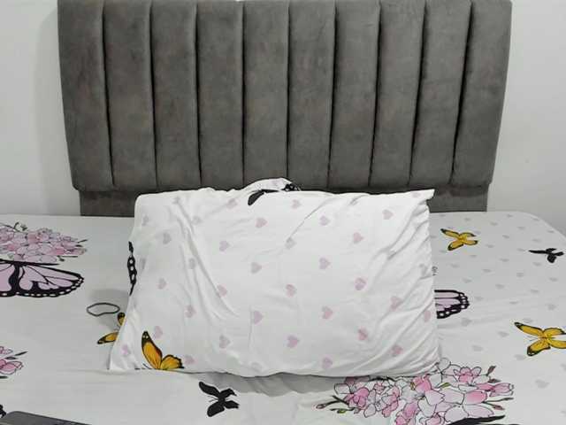 CristinaPiccone live cam on BongaCams