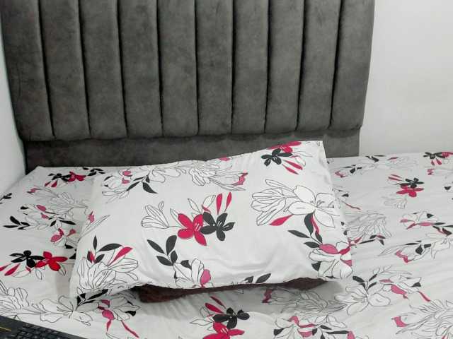 CristinaPiccone live cam on BongaCams