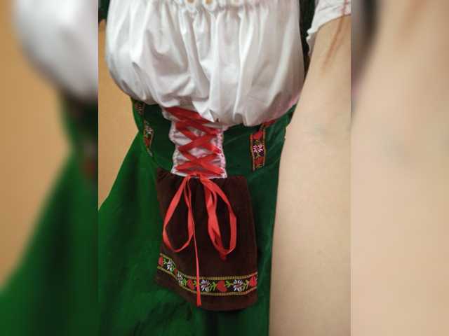 MEDOVAYA1 live cam on BongaCams