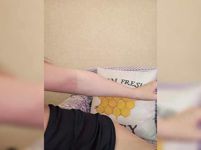 MEDOVAYA1 live cam on BongaCams