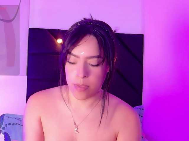 le modèle DirtyLittleSlut est en webcam porno dans un show sur le site bongacams, il possède les tags suivants: Latino/Hispanic,Brunette,Trimmed