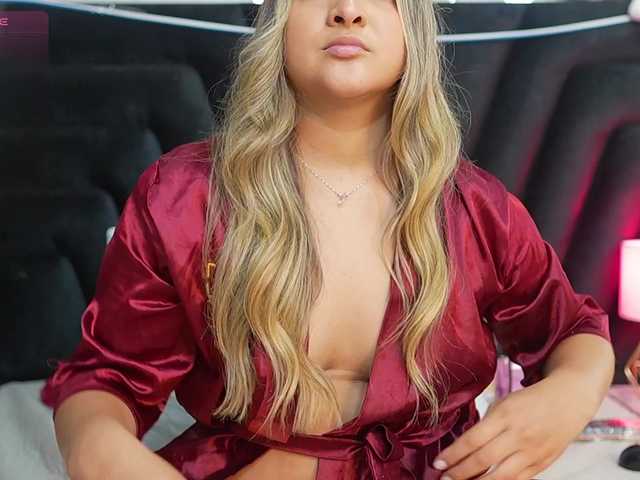 collegepawglovedaddy live cam on BongaCams