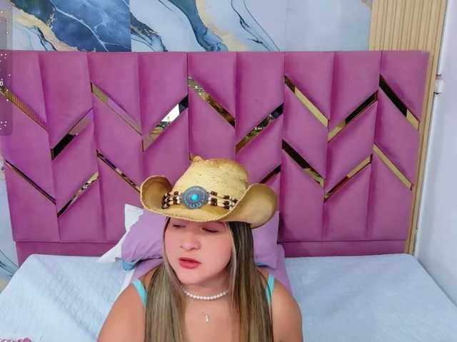 collegepawglovedaddy live cam on BongaCams