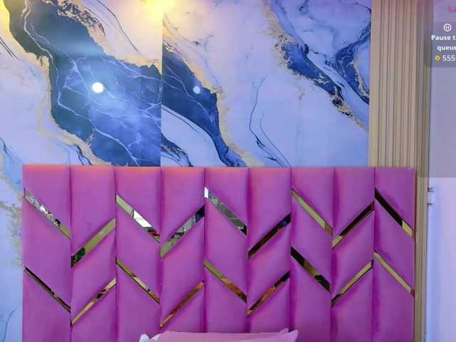 MEGANARIANAA live cam preview