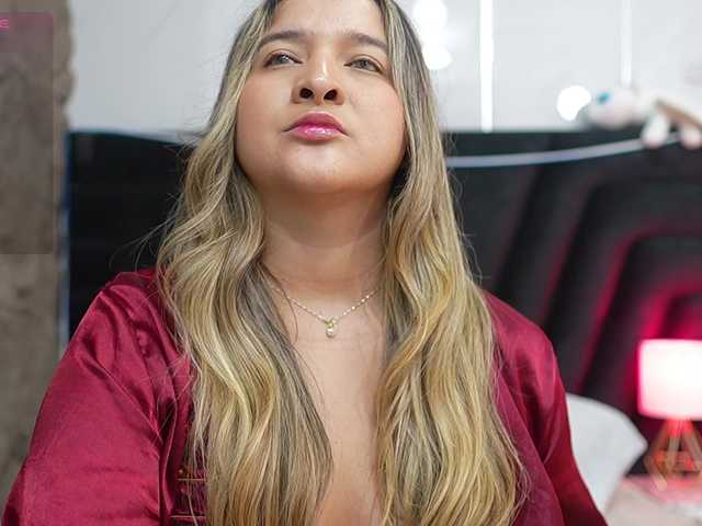 MEGANARIANAA live webcam show