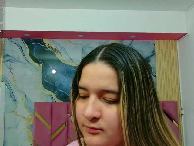 MEGANARIANAA live cam preview