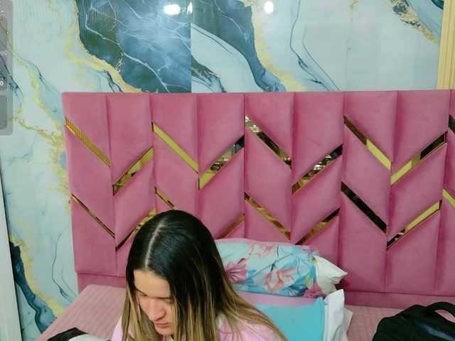 MEGANARIANAA live cam preview