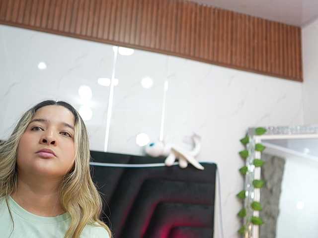 collegepawglovedaddy live cam on BongaCams