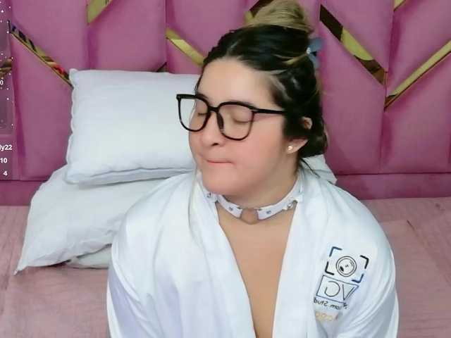 collegepawglovedaddy live cam on BongaCams