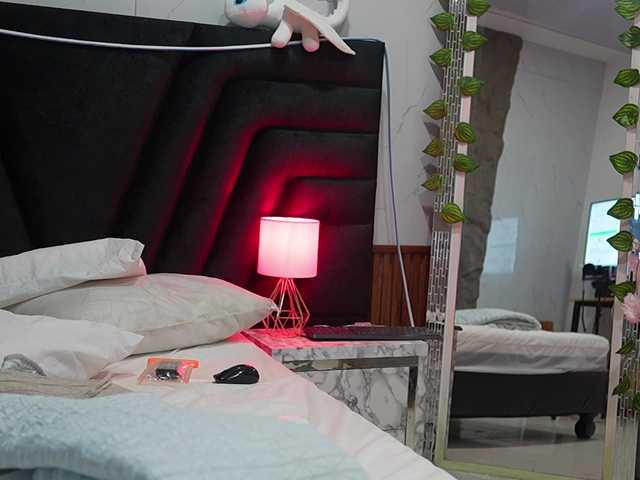 MEGANARIANAA live webcam show