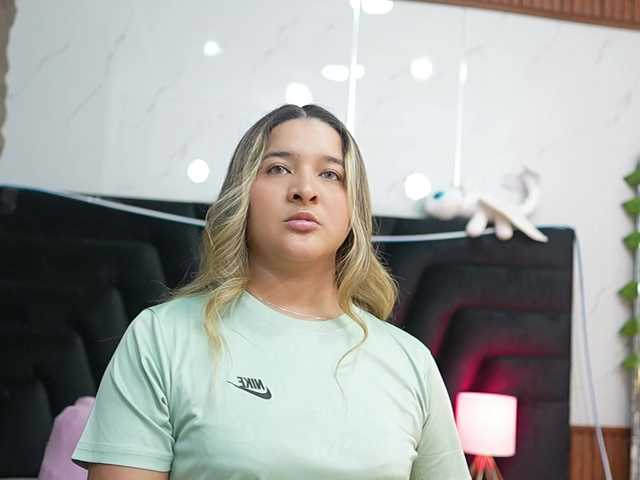 MEGANARIANAA live webcam show