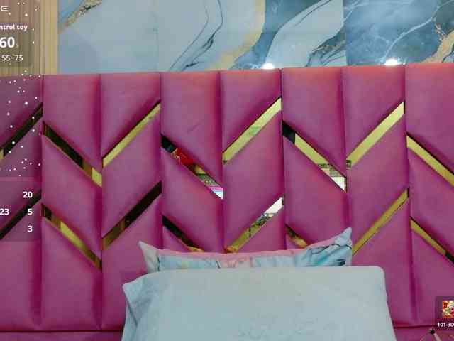 MEGANARIANAA webcam