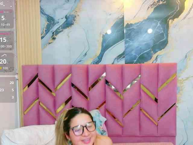 MEGANARIANAA webcam
