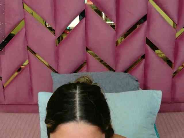 MEGANARIANAA webcam