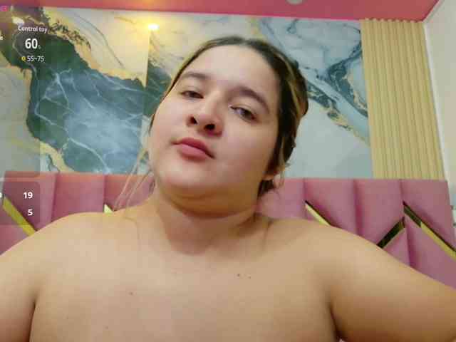 MEGANARIANAA webcam