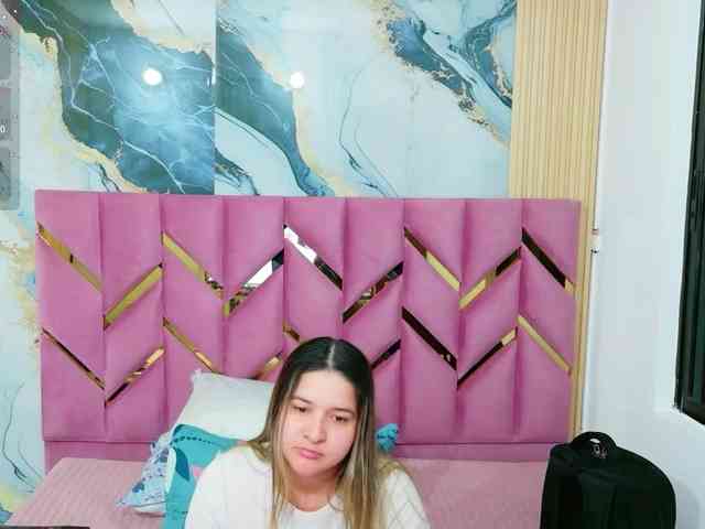 MEGANARIANAA webcam