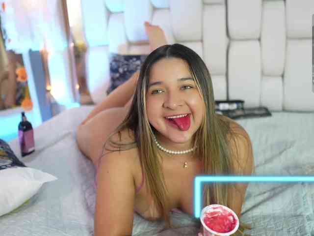 MEGANARIANAA webcam