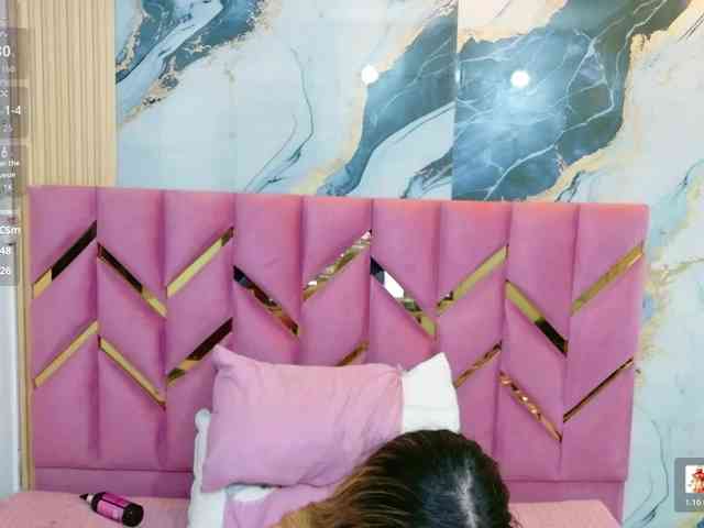 MEGANARIANAA webcam