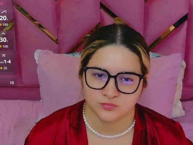 MEGANARIANAA webcam