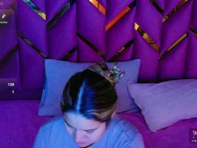 MEGANARIANAA webcam