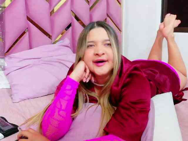 MEGANARIANAA webcam